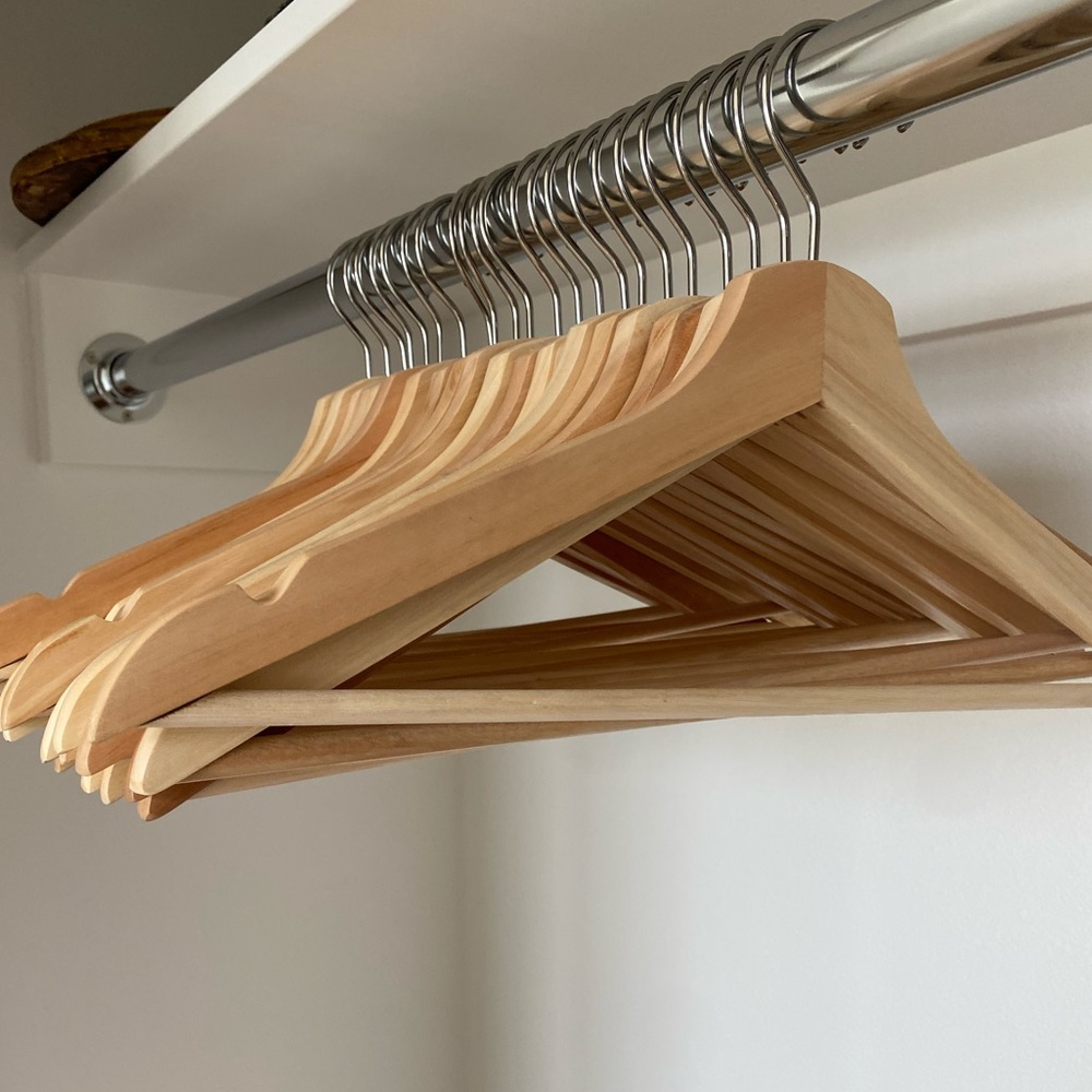 Set of 20 wood hangers